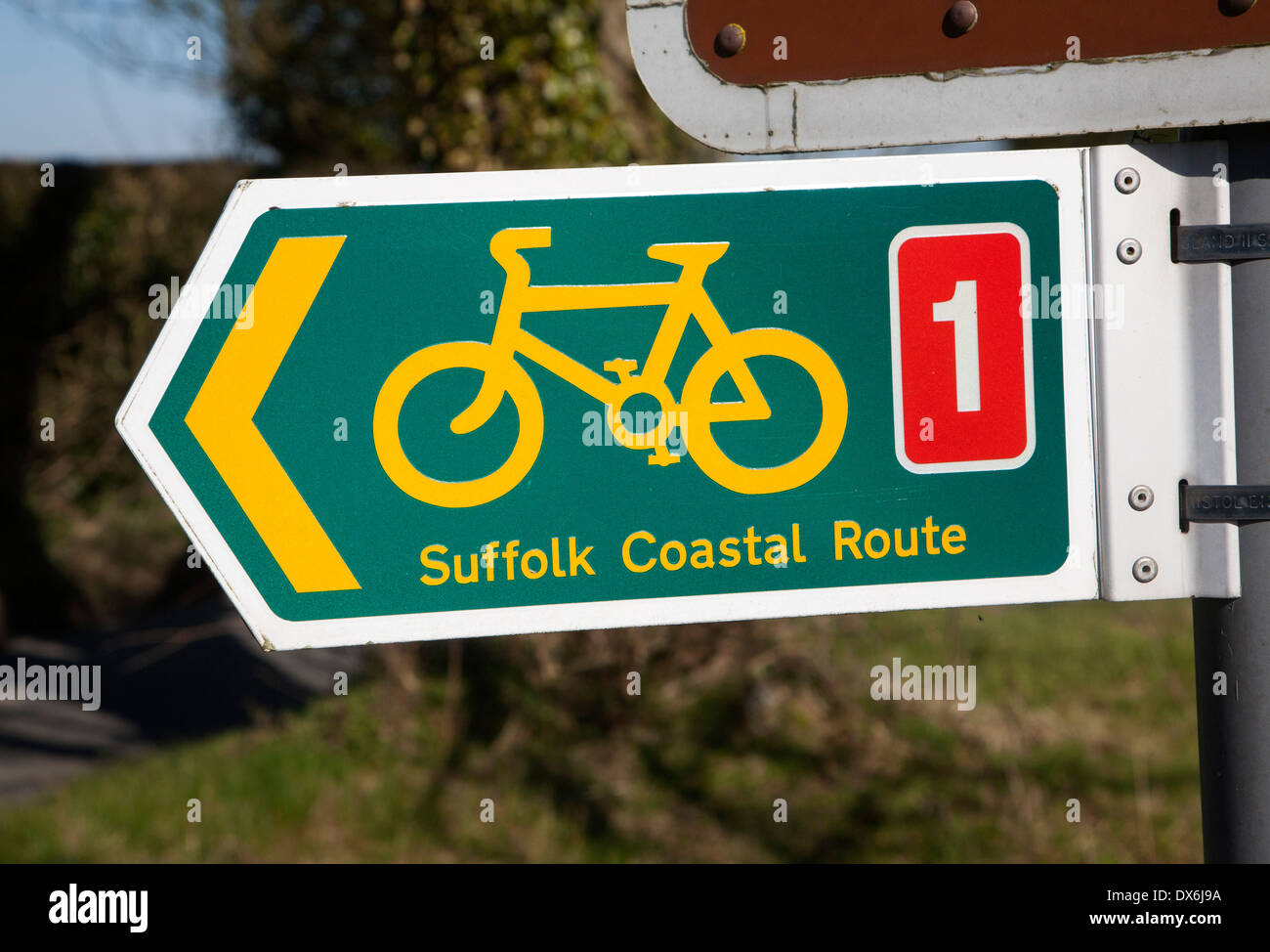 Close up de direction pour cycling route côtière, Suffolk, Angleterre Banque D'Images