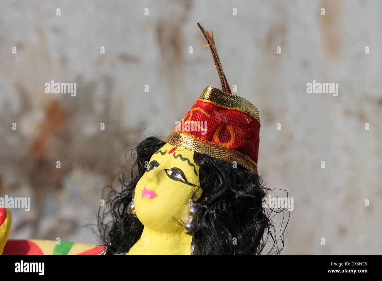 Daldali, Patna, Bihar, Inde, 19 mars 2014. Les idoles d'argile en préparation pour moins connu festival hindou Gangaur. Le festival de printemps, Gangaur dédié à Gauri, la déesse de l'abondance et est une femme-centric festival célébré principalement dans le Rajasthan et ici, elle sera célébrée par quelques colons Rajasthani migrants à compter du 02 avril 2014. Credit : Rupa Ghosh/Alamy Live News. Banque D'Images