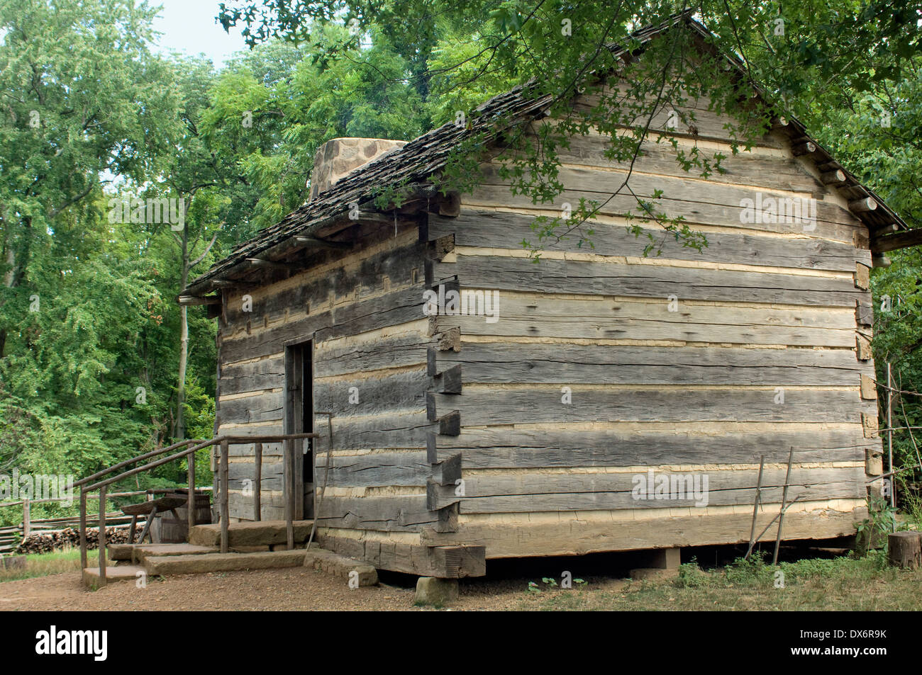 La famille Lincoln log cabin (réplique), Lincoln Boyhood National Memorial, dans l'Indiana. Photographie numérique Banque D'Images