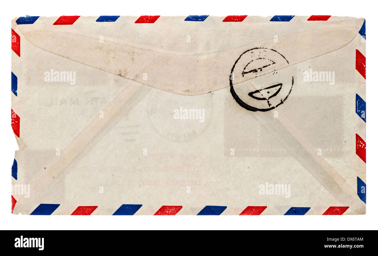 Vintage airmail envelope. retro poster lettre. grungy paper background Banque D'Images