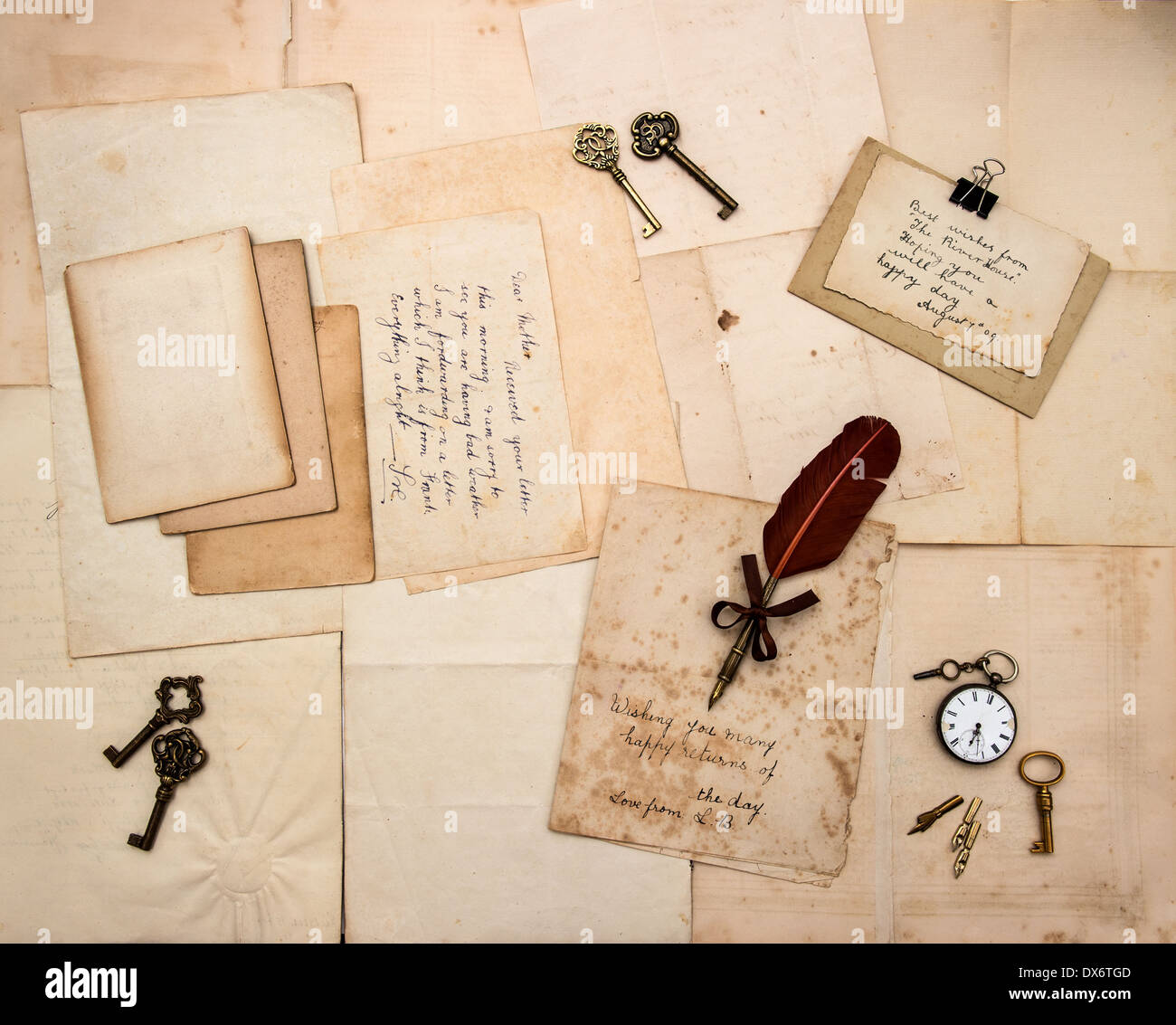 Lettres Et Cartes Postales Manuscrites Vintage Avec Des Exemples De Texte Anglais Papier Fond Sentimental Nostalgique De La Mise Au Rebut De La Reservation Photo Stock Alamy