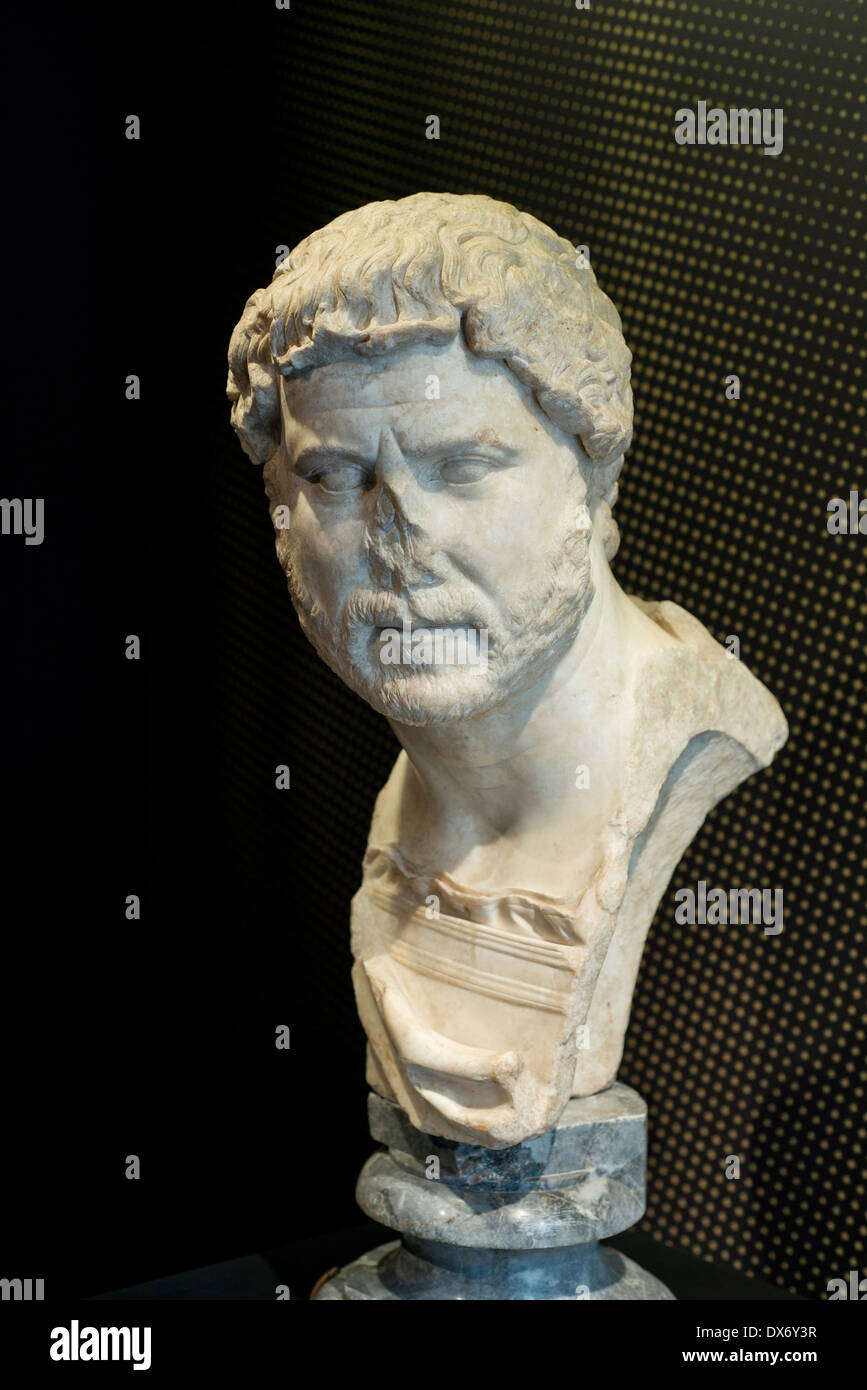 Portrait buste de l'empereur Hadrien. Le buste d'Hadrien dépeint comme un homme âgé, autour de l'ANNONCE 130 . Banque D'Images
