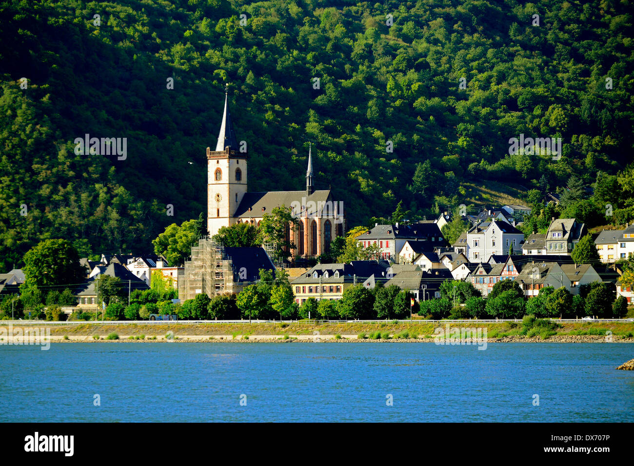 La ville sur la vallée de la rivière du Rhin Allemagne Europe Vignobles VIGNOBLES DE CROISIÈRE Banque D'Images