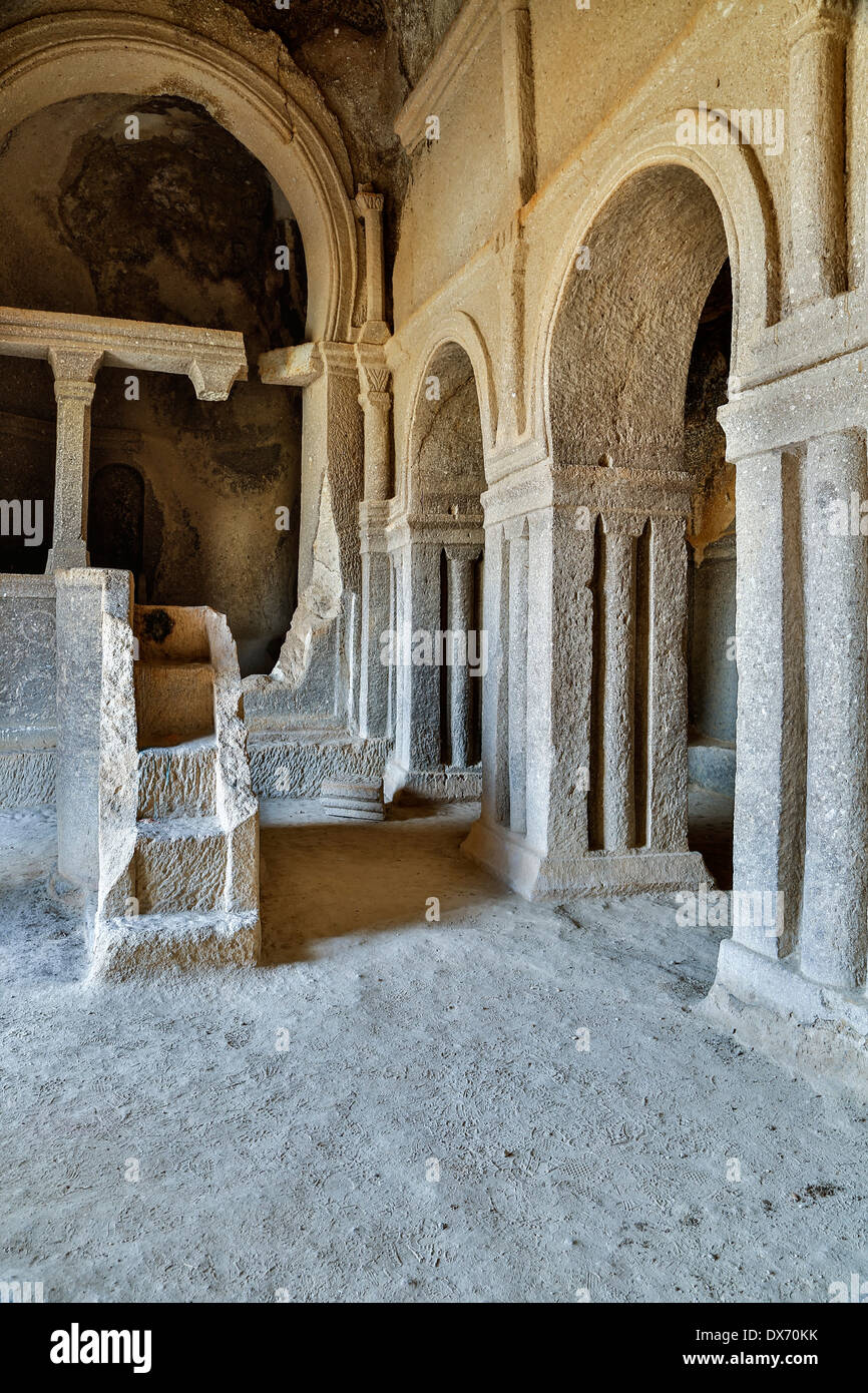 Colonnes et marches, Durmus Kadir Eglise, Goreme, Cappadoce, Turquie Banque D'Images