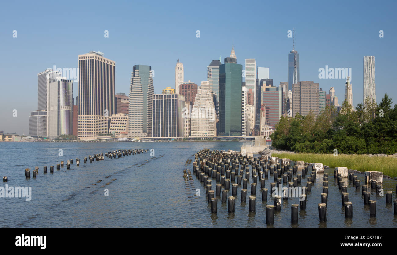 Le centre-ville de Manhattan depuis le pont de Brooklyn Park, Brooklyn, NY, USA Banque D'Images