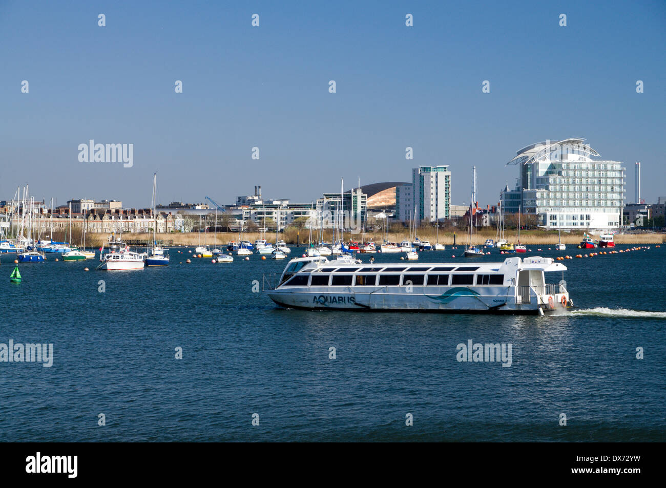 Aqua bus, la baie de Cardiff, Pays de Galles. Banque D'Images