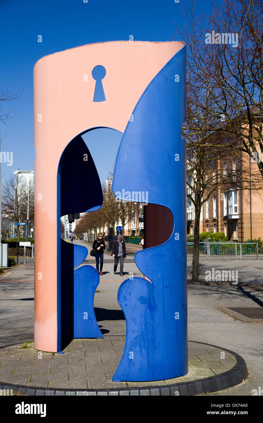 'À la recherche dans les deux sens" par David Kemp, Lloyd George Avenue, La Baie de Cardiff, Pays de Galles. Banque D'Images 'À la recherche dans les deux sens" par David Kemp, Lloyd George Avenue, La Baie de Cardiff, Pays de Galles. Banque D'Images