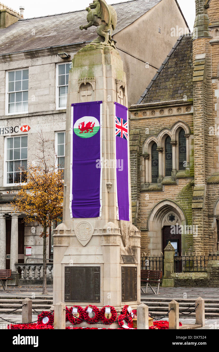 War Memorial grande guerre LA PREMIÈRE GUERRE MONDIALE 1914-1918 et la deuxième guerre 1939-1945, la Grande-Bretagne Galles Caernarfon UK Banque D'Images