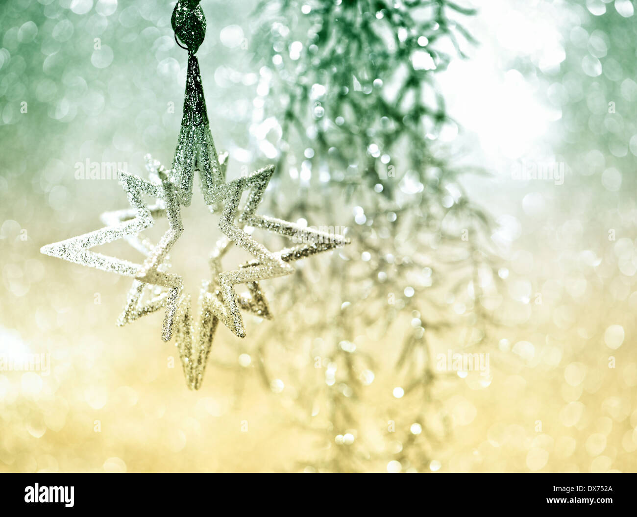 Shiny silver star. Décoration de Noël. abstract background Banque D'Images