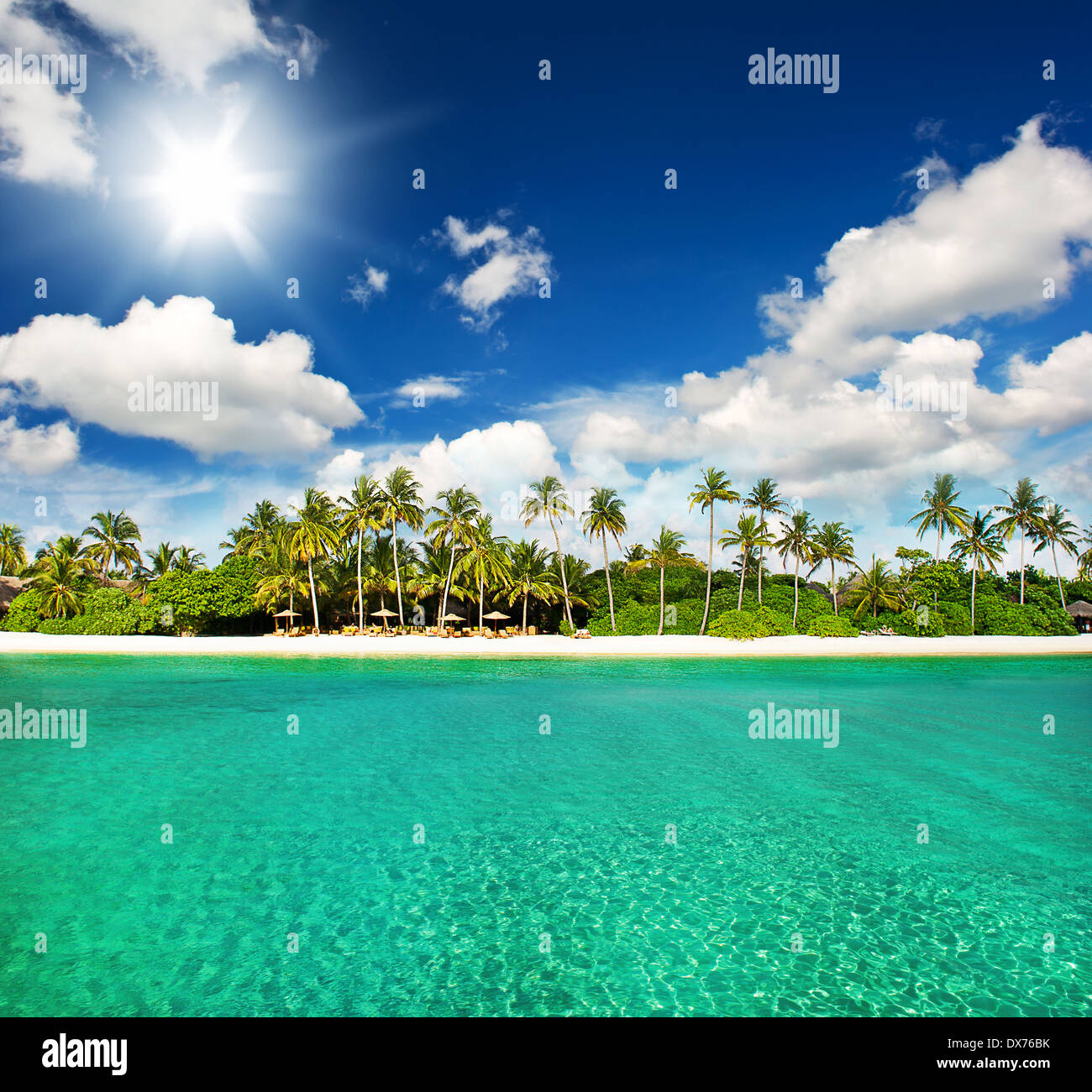 Paysage de paradise tropical island beach avec perfect ciel ensoleillé Banque D'Images