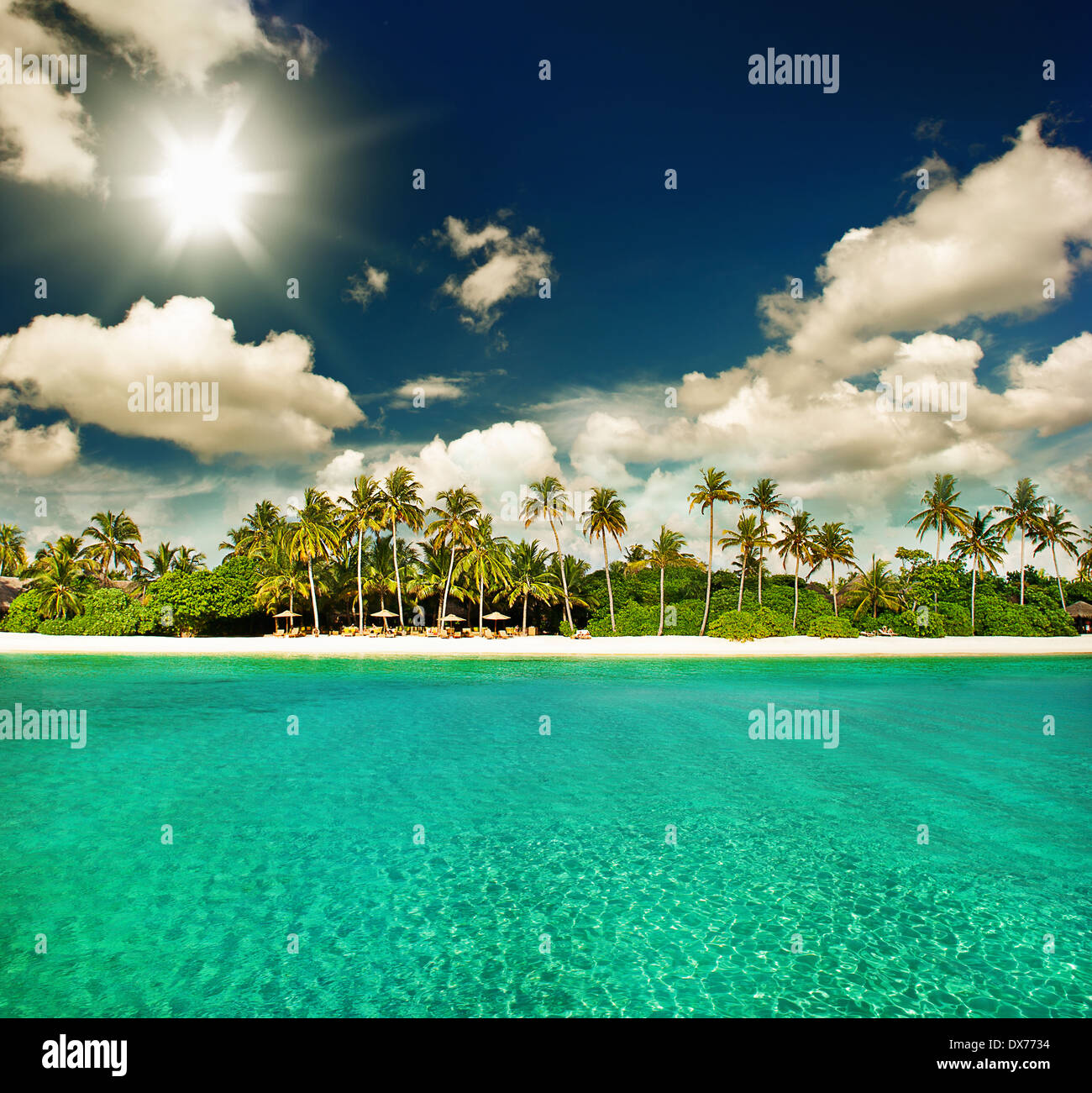 Paysage de paradise tropical island beach avec perfect ciel ensoleillé Banque D'Images