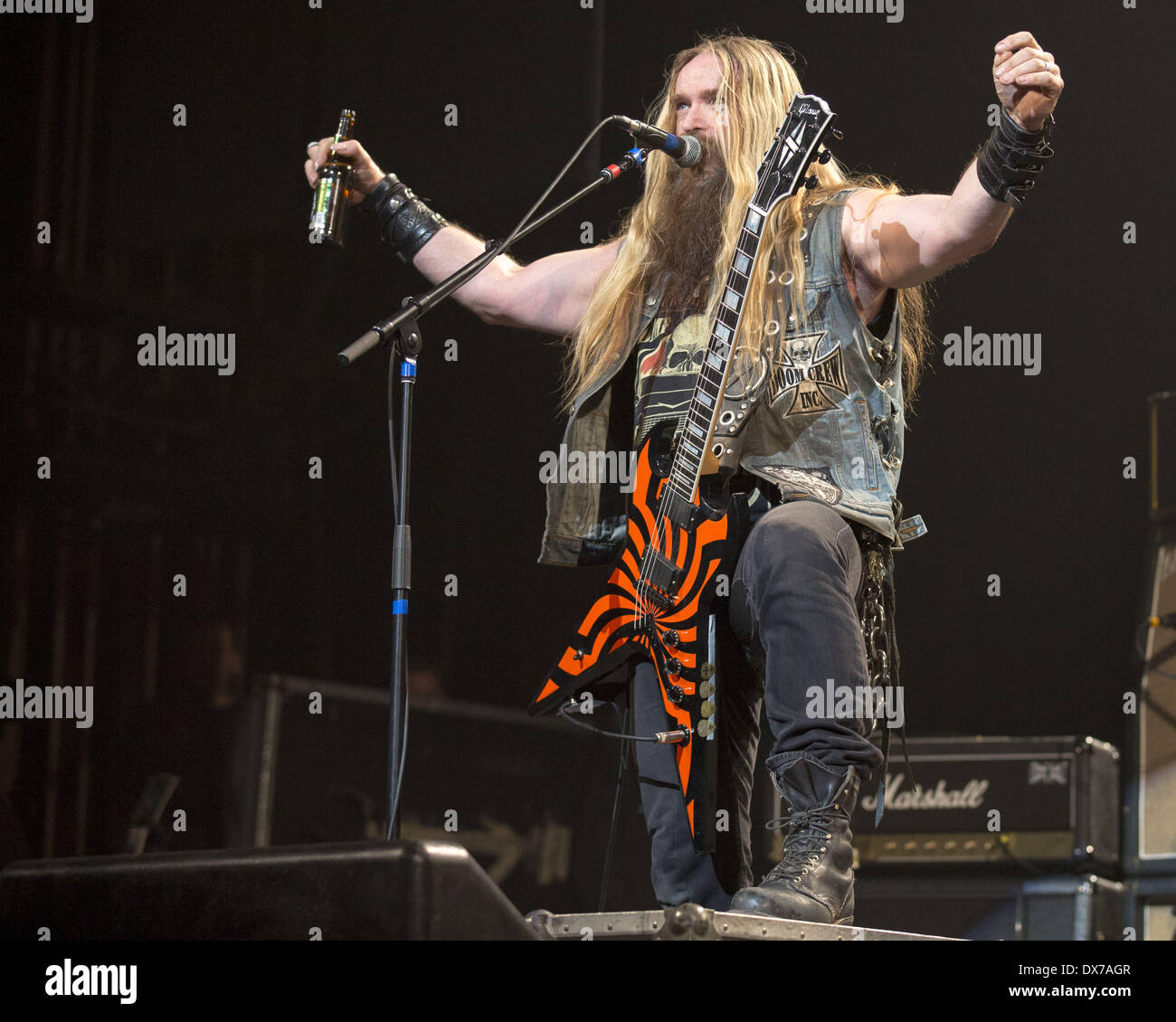 16 mars 2014 - Milwaukee, Wisconsin, États-Unis - Le guitariste Zakk Wylde de Black Label Society se produit sur scène pendant l'expérience Hendrix concert au Riverside Theater à Milwaukee, Wisconsin (Image Crédit : © Daniel DeSlover/ZUMAPRESS.com) Banque D'Images