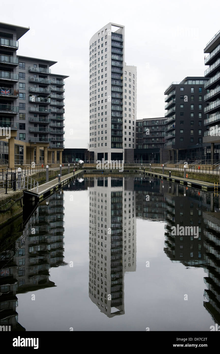 Nouveau Dock (anciennement Clarence Dock) est un développement mixte avec détail, bureaux et présence de loisirs au centre de Leeds, Royaume-Uni. Banque D'Images