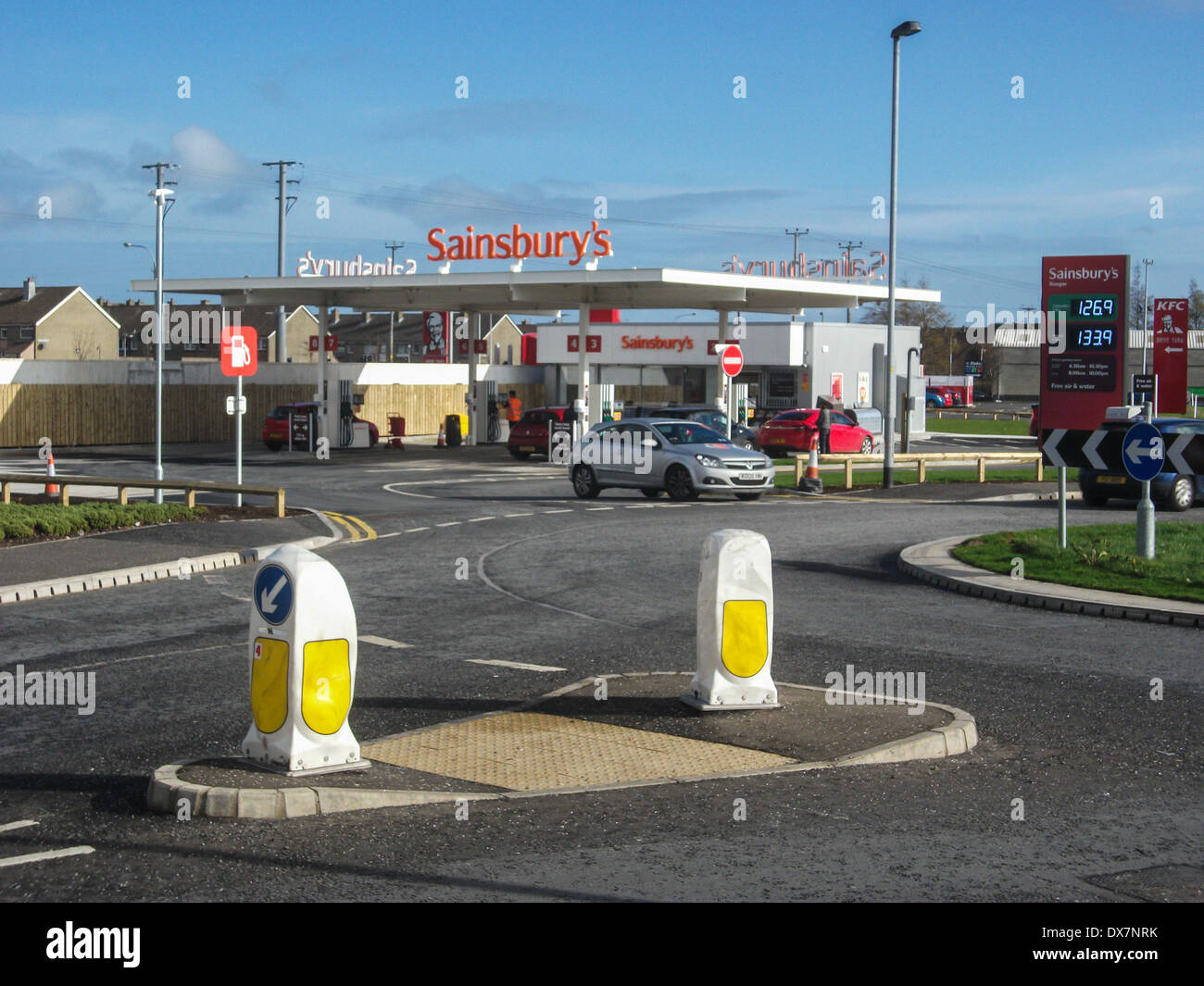 Une nouvelle station essence Sainsbury's Banque D'Images