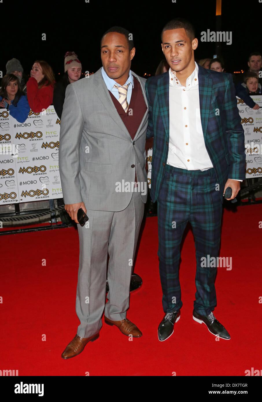 Paul Ince et fils Tom epuis la MOBO Awards 2012 tenue à l'Echo Arena Liverpool, Angleterre - Arrivées - 03.11.12 Avec : Paul Ince et fils Tom Ince Où : Liverpool, Royaume-Uni Quand : 03 Nov 2012 Banque D'Images