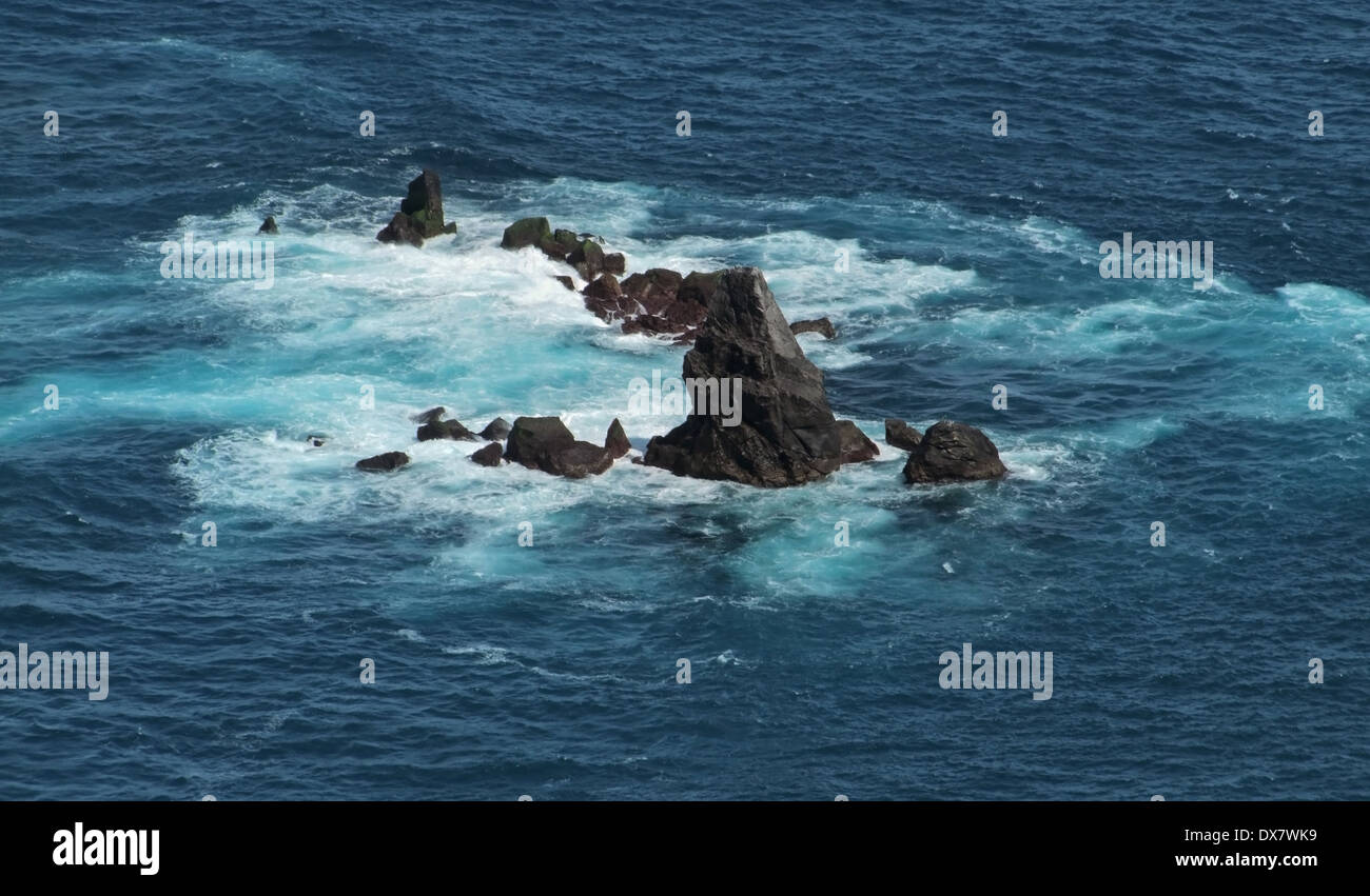 Rock formation dans l'océan sur les Açores Banque D'Images