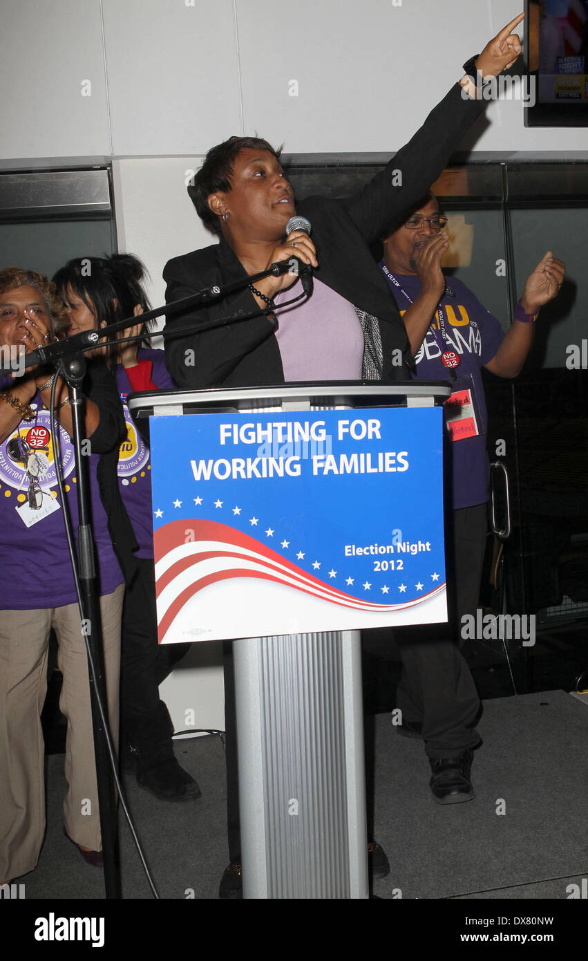 Président du Syndicat international des employés de Service (SEIU) Laphonza Butler pendant l'élection présidentielle de 2012 Nuit fête organisée par Service Employees International Union (SEIU) et la ville de Los Angeles qui a eu lieu au Dodger Stadium Club House. Comprend : Le Président de l'Union internationale des employés de Service (SEIU) Laphonza où Butler : Californie, California, United States Quand : 06 Nov 2012 Banque D'Images