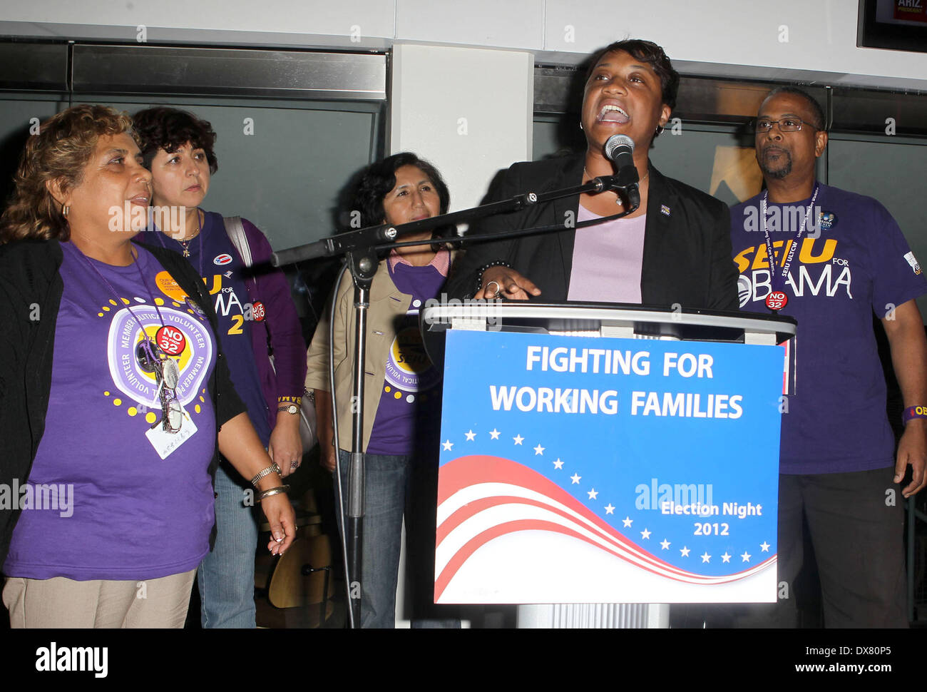 Président du Syndicat international des employés de Service (SEIU) Laphonza Butler pendant l'élection présidentielle de 2012 Nuit fête organisée par Service Employees International Union (SEIU) et la ville de Los Angeles qui a eu lieu au Dodger Stadium Club House. Comprend : Le Président de l'Union internationale des employés de Service (SEIU) Laphonza où Butler : Californie, California, United States Quand : 06 Nov 2012 Banque D'Images