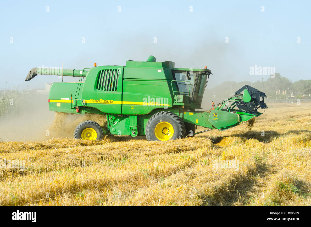 Moissonneuse-batteuse John Deere Harvester Récolte du blé close up Banque D'Images