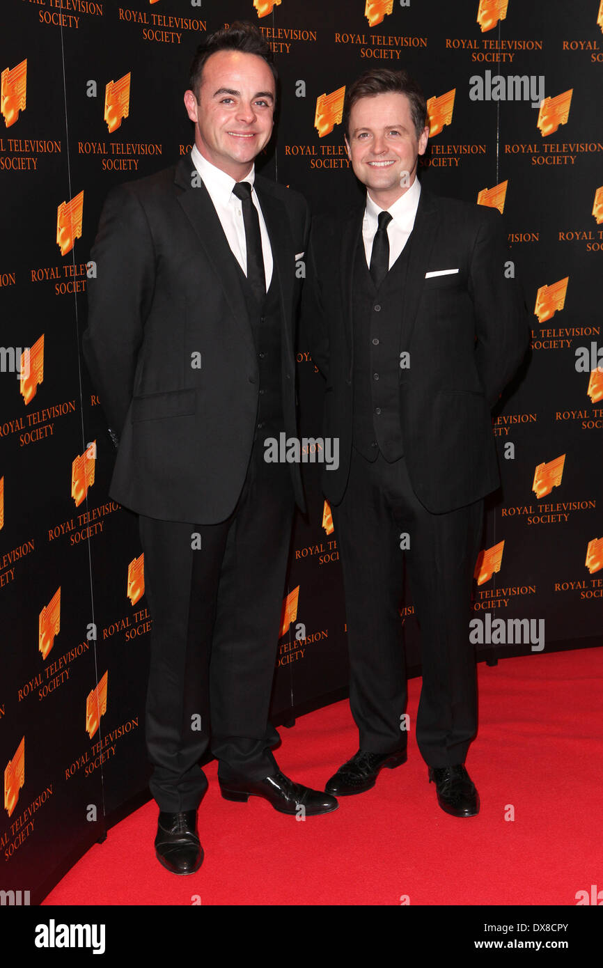 Londres, Royaume-Uni. 18 Mar, 2014. Ant McPartlin et Declan Donnelly (Ant et Dec) fréquentant la RTS Awards 2014 à l'hôtel Grosvenor House le 18 mars 2014 à Londres, en Angleterre. © dpa/Alamy Live News Banque D'Images