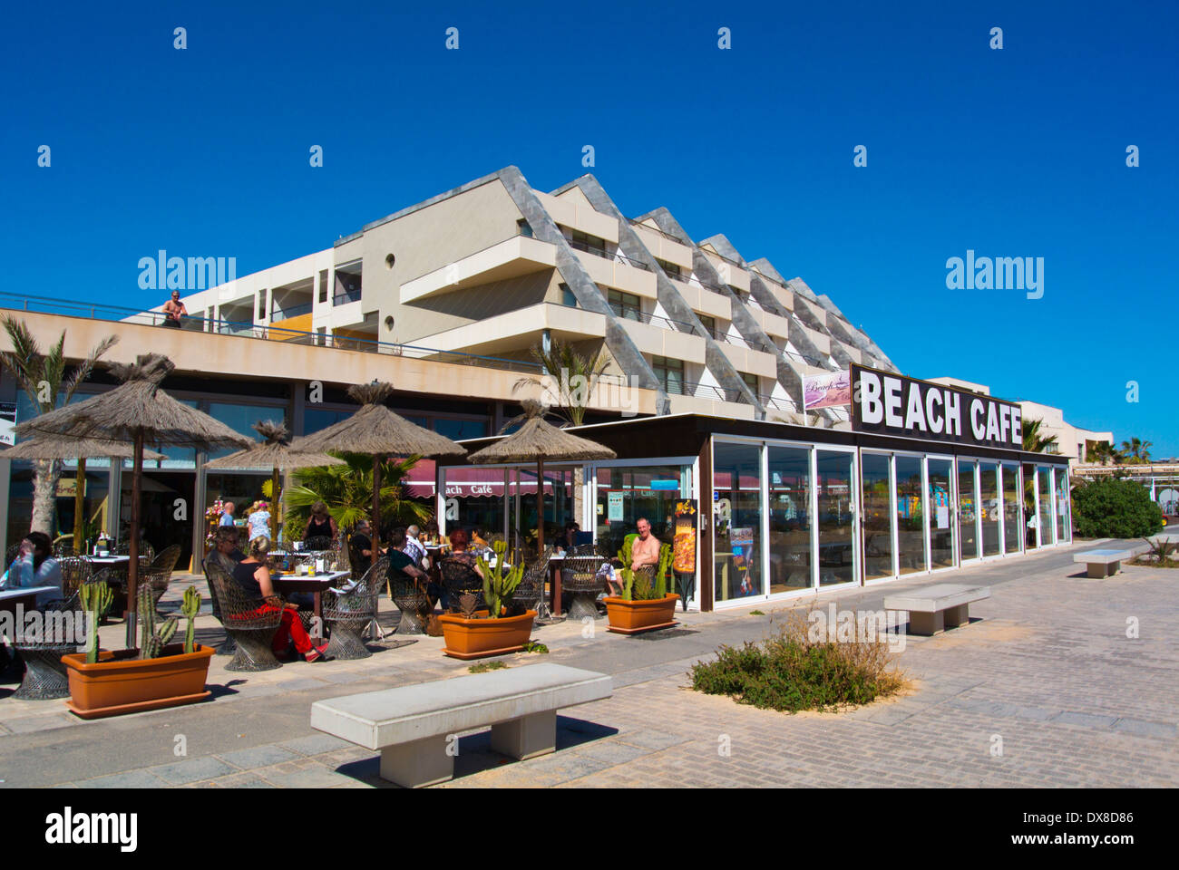 Hôtel Geranios complexe avec des cafés et des boutiques, Caleta de Fuste, Fuerteventura, Canary Islands, Spain, Europe Banque D'Images