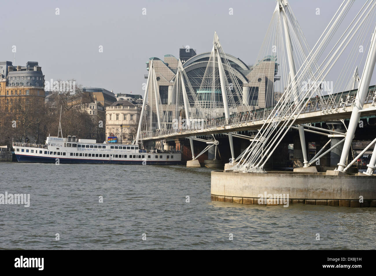 Hungerford traversant la rivière Thames à London, Angleterre, Royaume-Uni. Banque D'Images