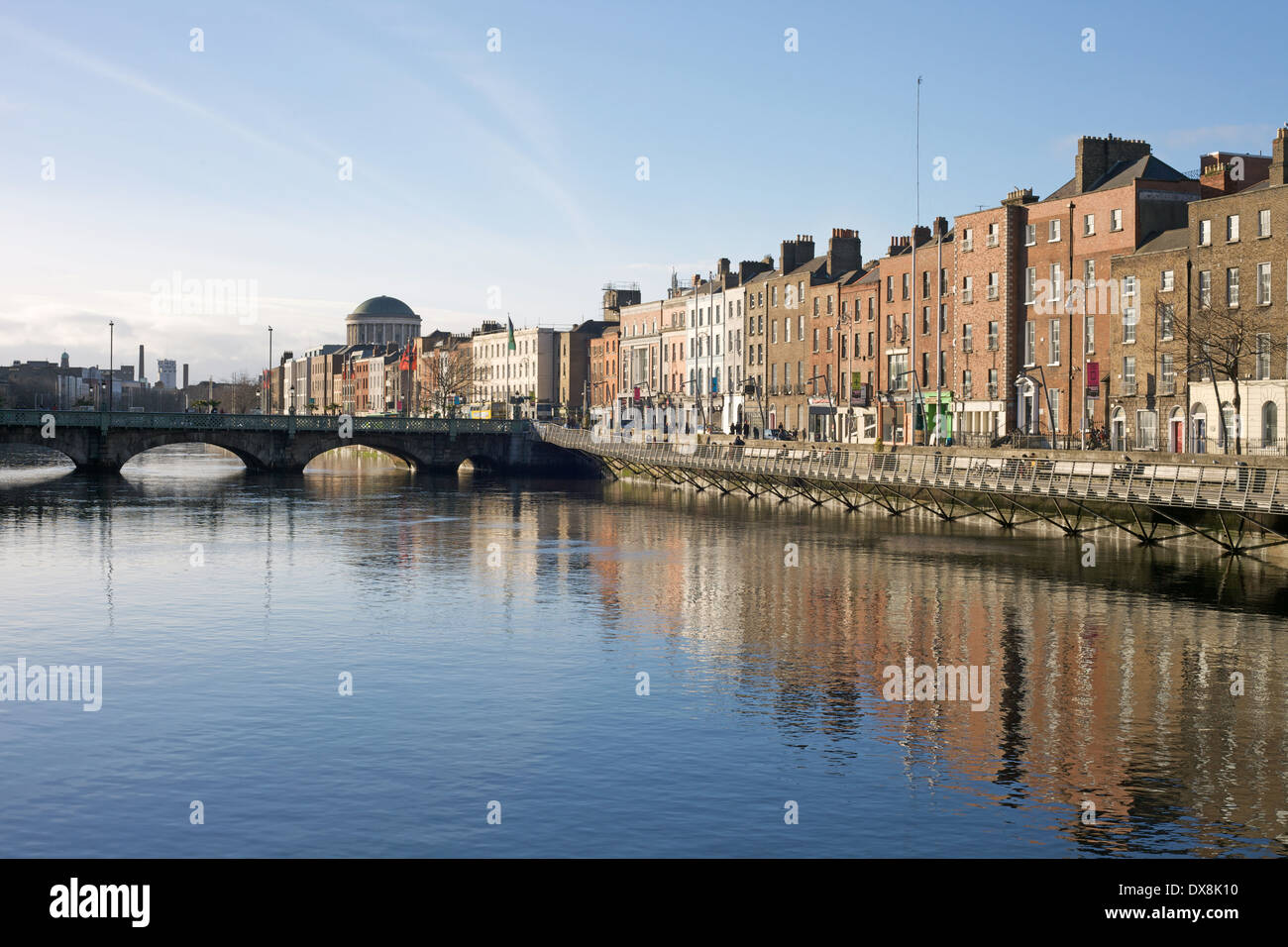 Vue sur le côté nord de la rivière Liffey, Dublin, Irlande Banque D'Images