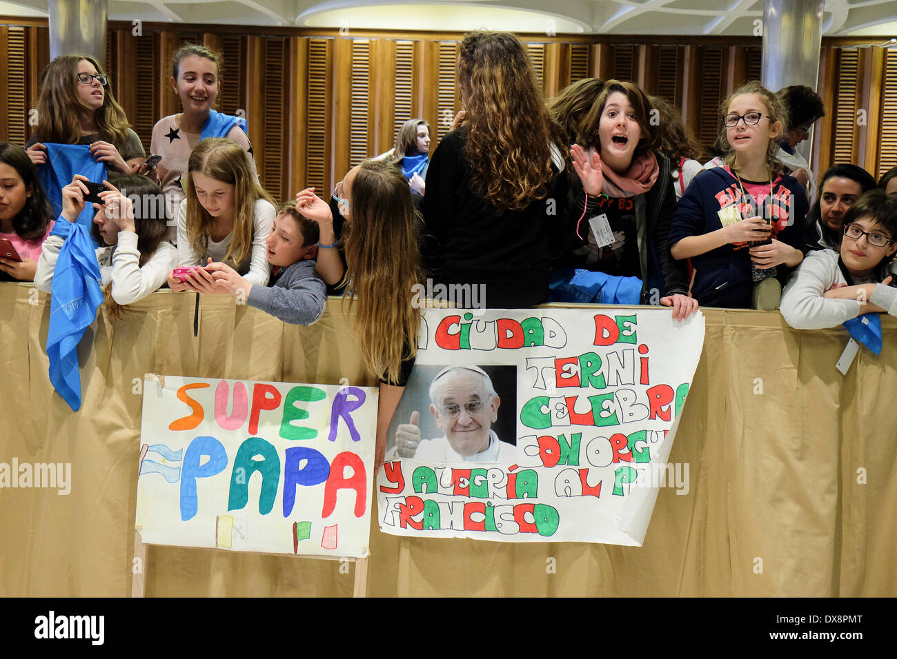 Vatican, Rome, Italie. Le 20 mars 2014. Le pape François a rencontré les métallurgistes de Terni, Narni et Amelia, dans la salle Paul VI, le 20 mars 2014 Credit : Realy Easy Star/Alamy Live News Banque D'Images