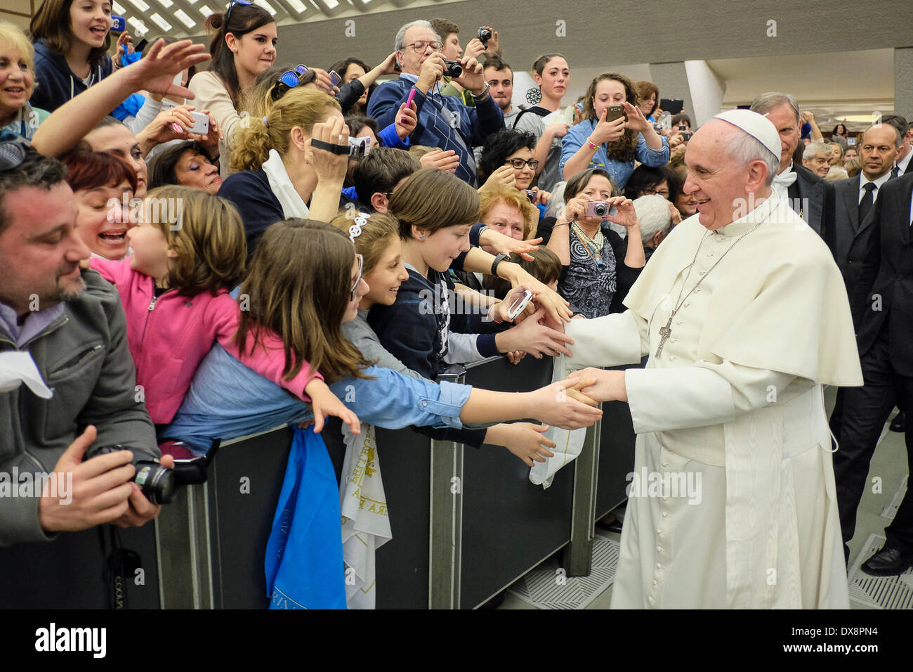 Vatican, Rome, Italie. Le 20 mars 2014. Le pape François a rencontré les métallurgistes de Terni, Narni et Amelia, dans la salle Paul VI, le 20 mars 2014 Credit : Realy Easy Star/Alamy Live News Banque D'Images