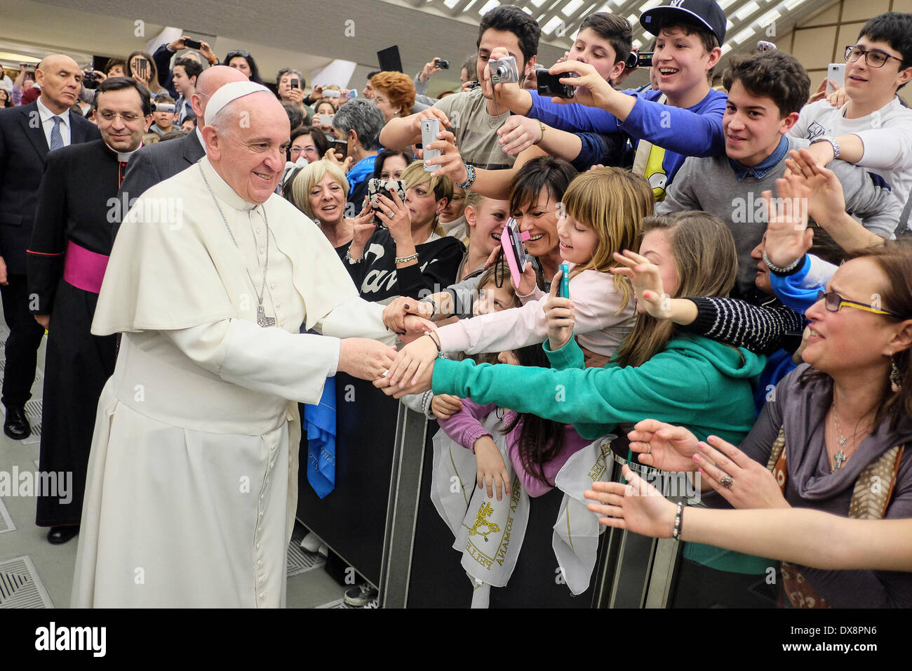 Vatican, Rome, Italie. Le 20 mars 2014. Le pape François a rencontré les métallurgistes de Terni, Narni et Amelia, dans la salle Paul VI, le 20 mars 2014 Credit : Realy Easy Star/Alamy Live News Banque D'Images