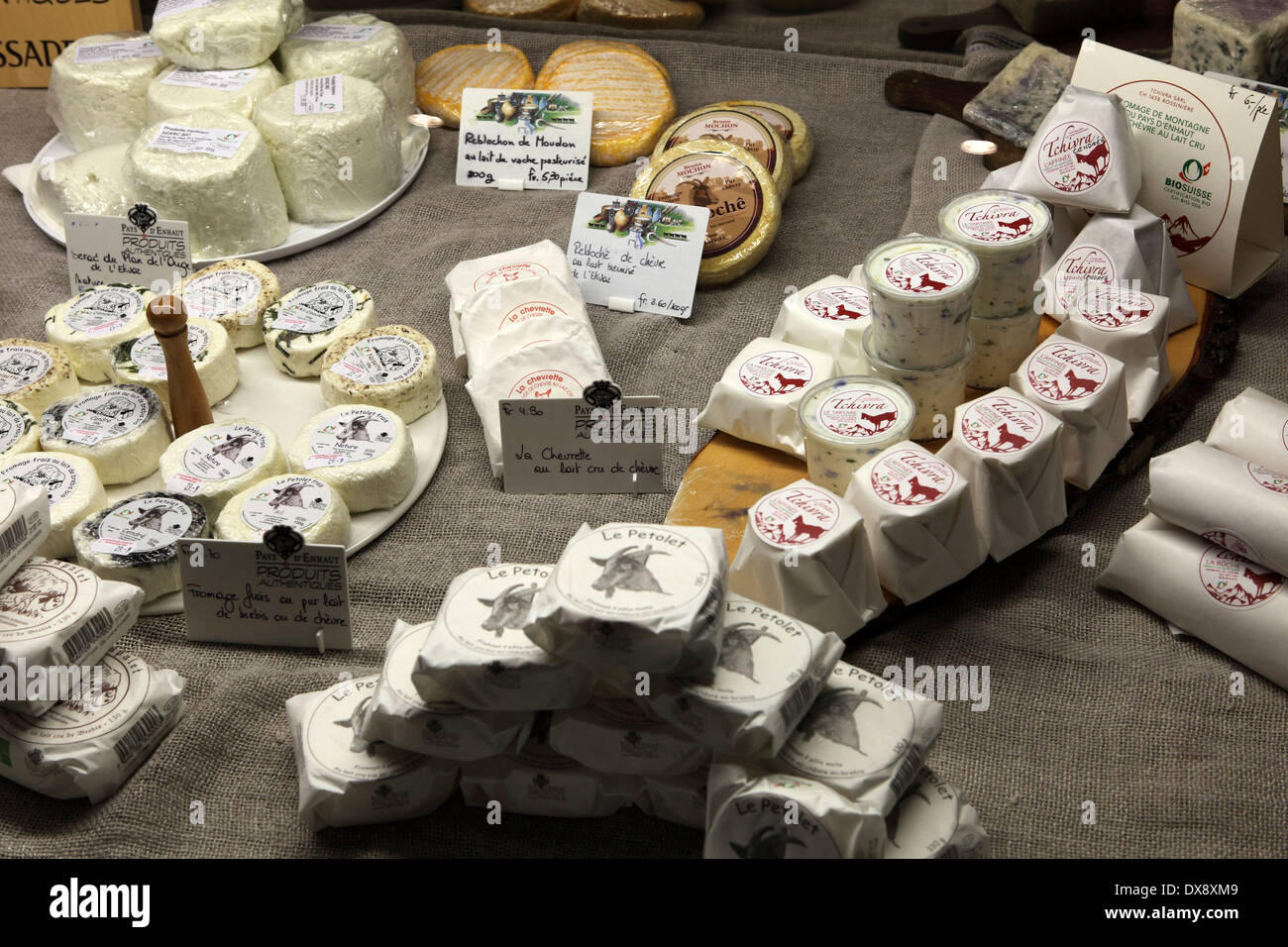 Les fromages de chèvre suisse en vente à La Maison de l'Etivaz en Suisse, Etivaz. Banque D'Images