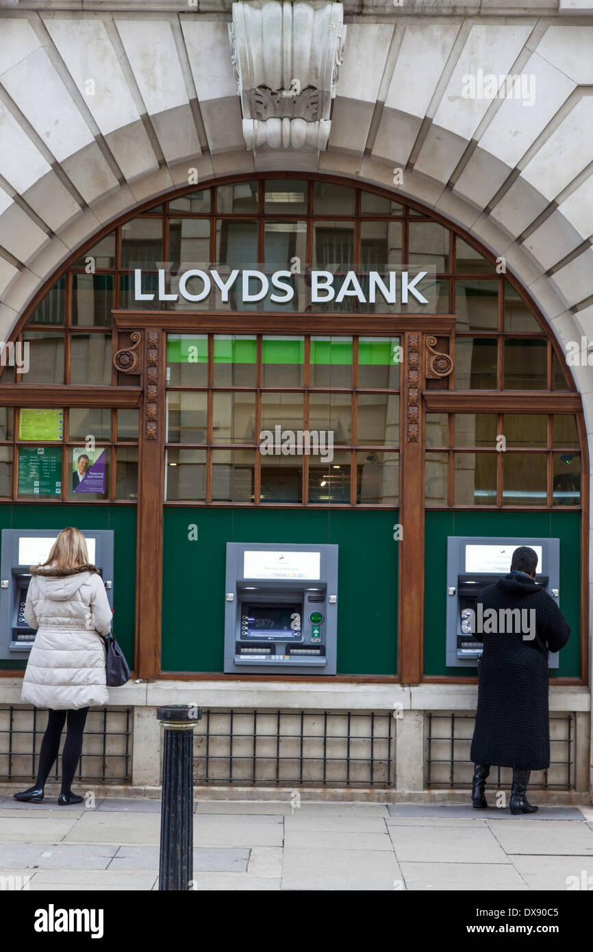 La Banque Lloyds et postomat, England, UK Banque D'Images