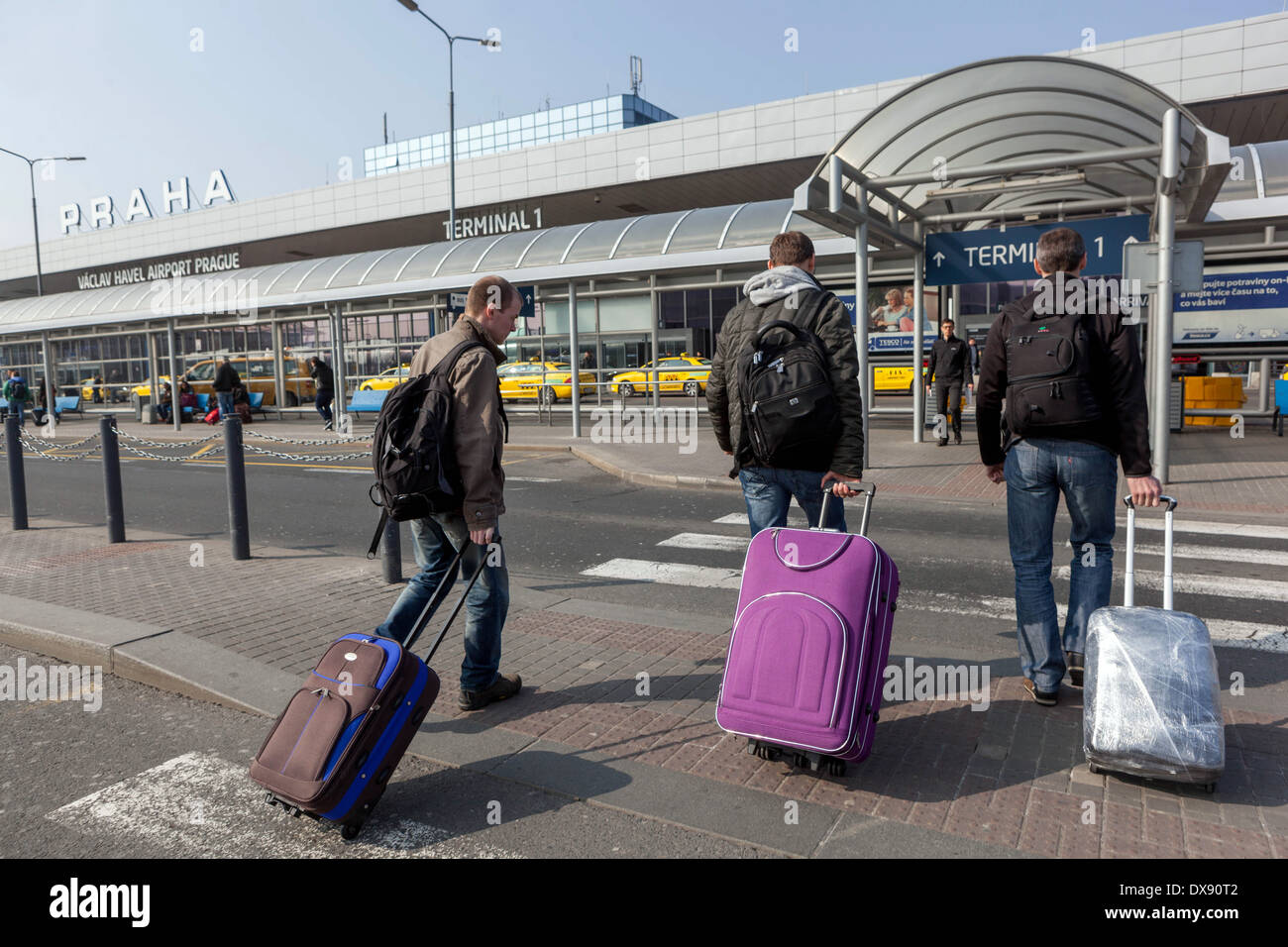 Aéroport de Prague, bagages des passagers République tchèque Photo Stock -  Alamy