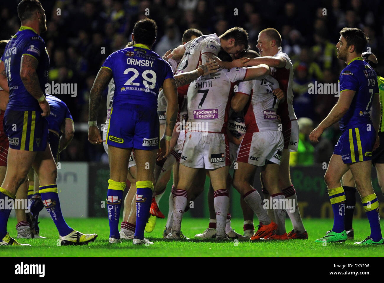 Warrington, Royaume-Uni. Mar 20, 2014. Wigan célébrer leur deuxième tentative lors de la Super League match entre Warrington Wolves v Wigan Warriors au stade Halliwell Jones. Credit : Action Plus Sport/Alamy Live News Banque D'Images