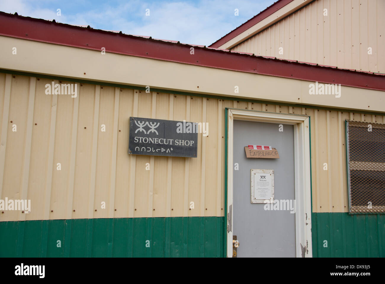 Au Canada, le Nunavut, la Qikiqtaaluk, Cape Dorset. "Le capital de l'art Inuit' Kinngait Arts atelier d'impression. Banque D'Images