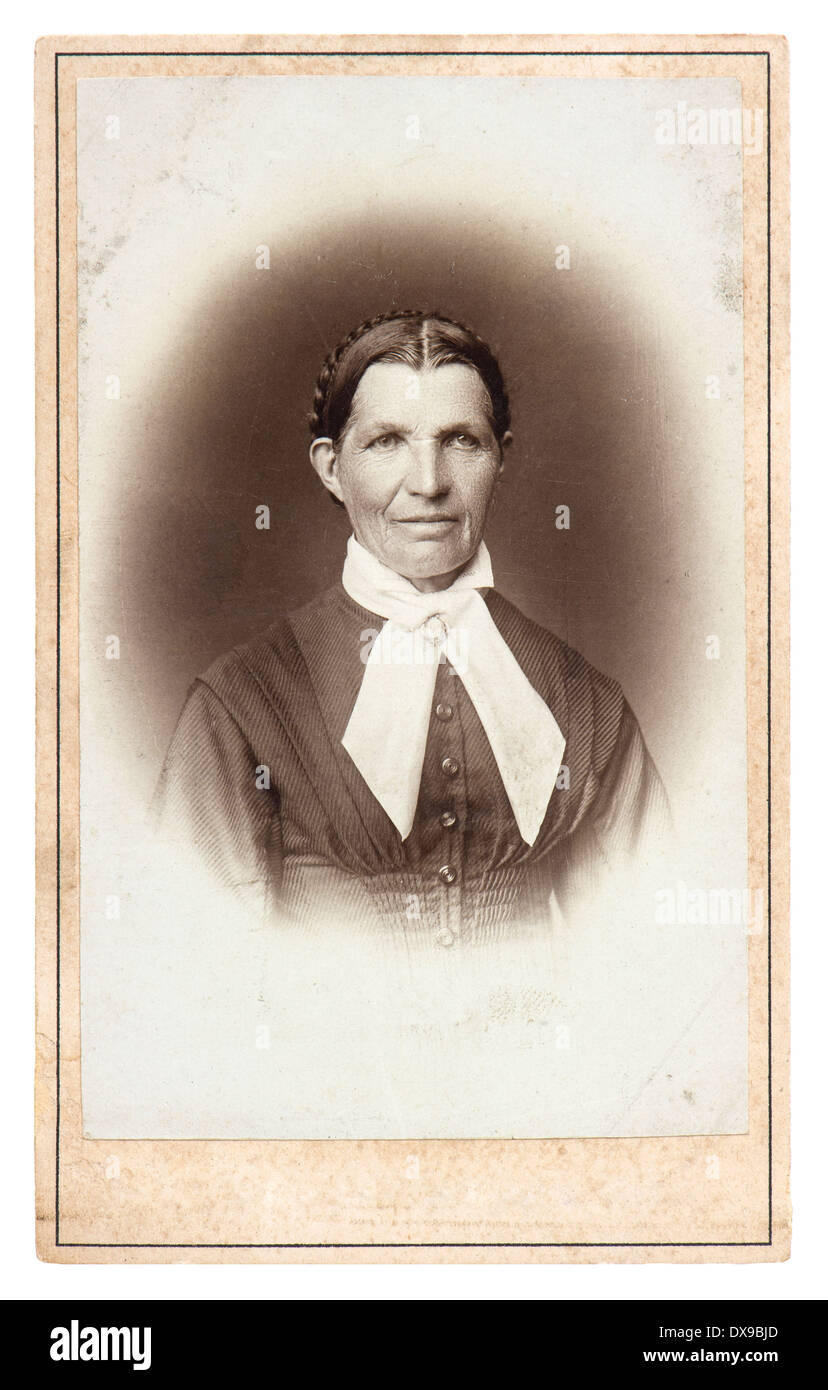 Ancien portrait of senior woman in vintagee anciens d'origine. robe photo de ca. 1890 Banque D'Images