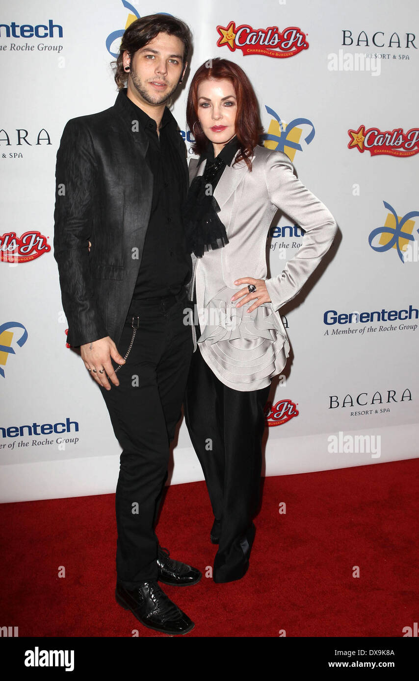 Priscilla Presley avec fils Navarone Garibaldi La Dream Foundation's 11e célébration annuelle de rêves Gala à la Bacara Resort & Spa - Arrivées Santa Barbara, Californie - 16.11.12 comprend : Priscilla Presley avec fils Navarone Garibaldi Où : Santa Barbara, California, United States Quand : 16 Nov 2012 Banque D'Images