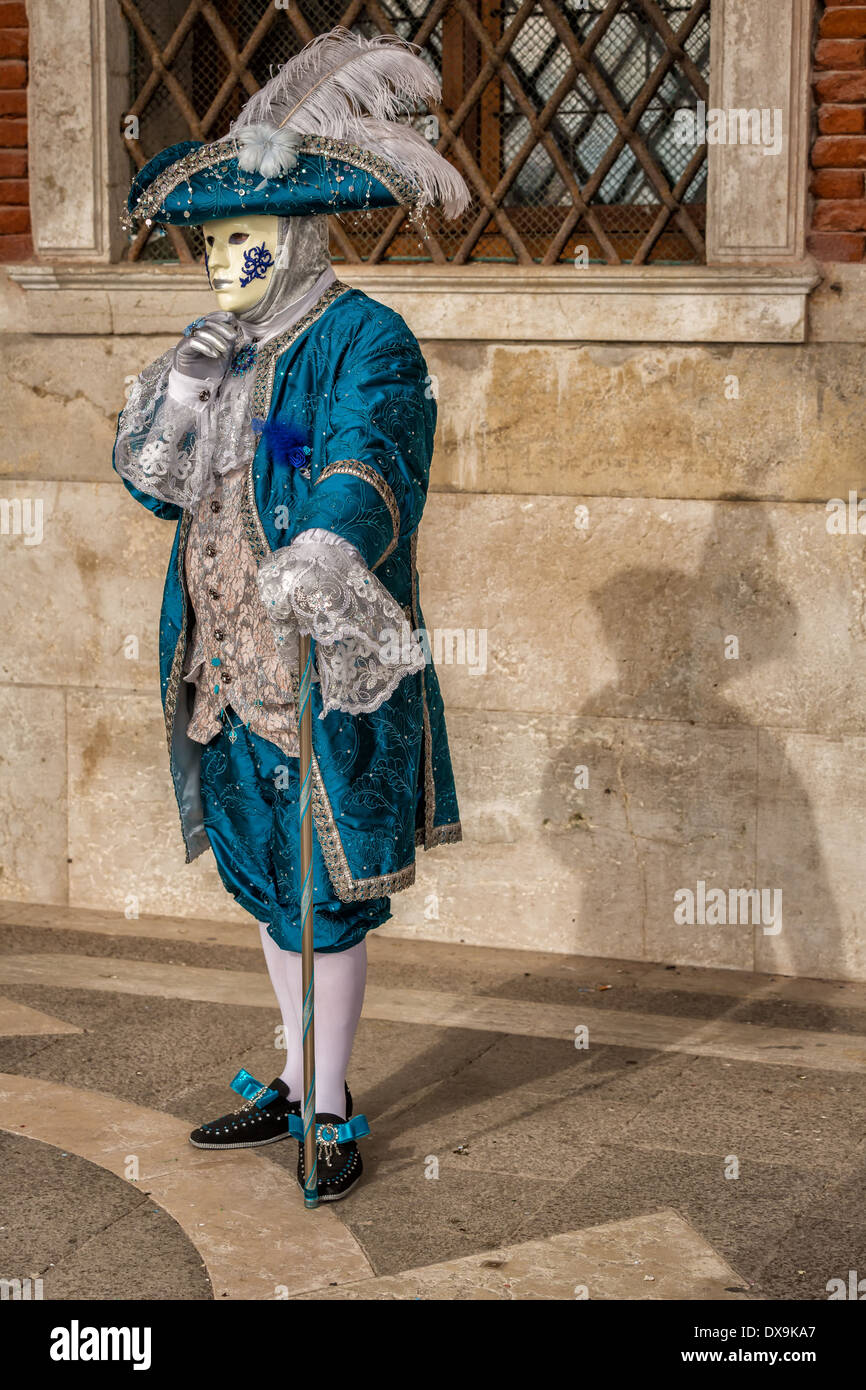 L'homme habillé pour le Carnaval de Venise, Vénétie, Italie Photo Stock -  Alamy