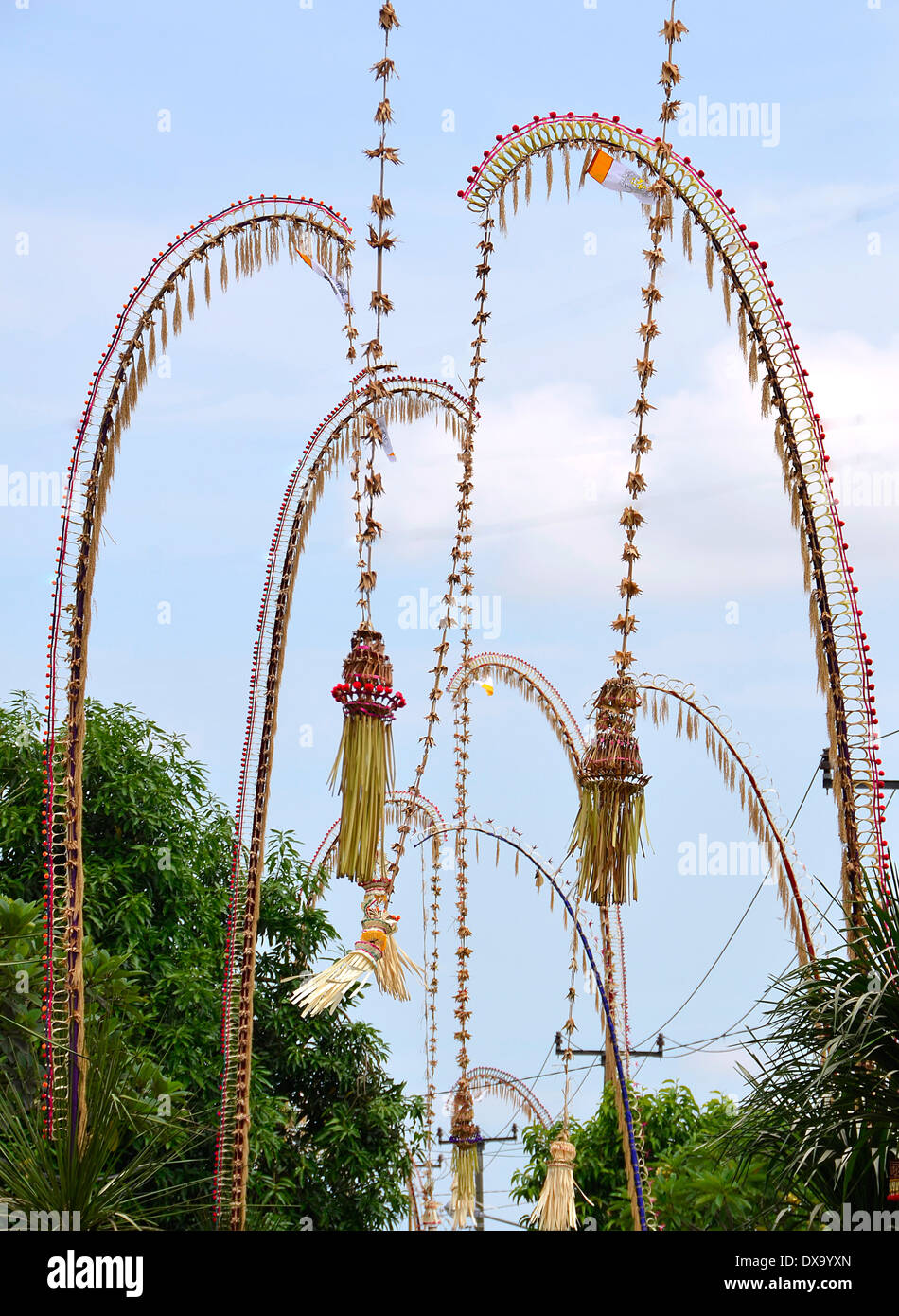 Penjor décoration pour la fête de Galungan balinais. Bali, Indonésie Banque D'Images