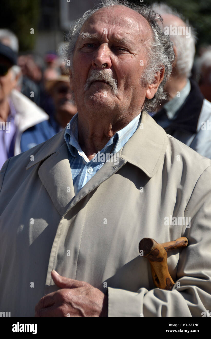 Athènes, Grèce. Mar 20, 2014. La majorité des retraités grecs sont obligés de vivre dans la retraite très faible de fois moins de 300 euros par mois. Les employés du gouvernement ont commencé une grève de deux jours le mercredi contre méthodes sternness imposées en vertu de la dette internationale du pays embourbé assurances renflouement. Credit : PACIFIC PRESS/Alamy Live News Banque D'Images