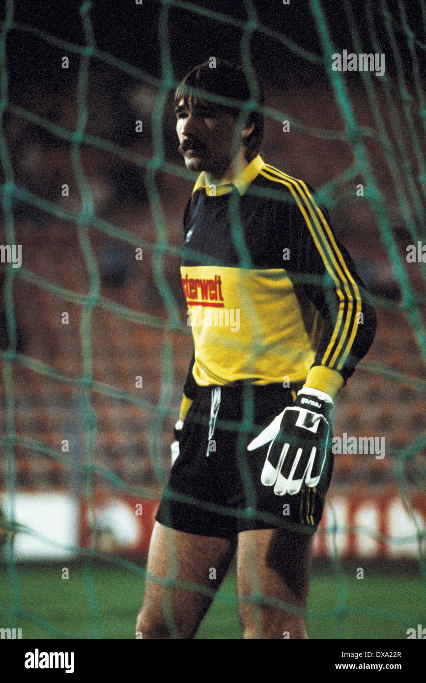 Football, Bundesliga, 1982/1983, stade de la Ruhr, Bochum contre 1. FC Kaiserslautern 1:1, scène du match, keeper Ralf Zumdick (VfL) Banque D'Images