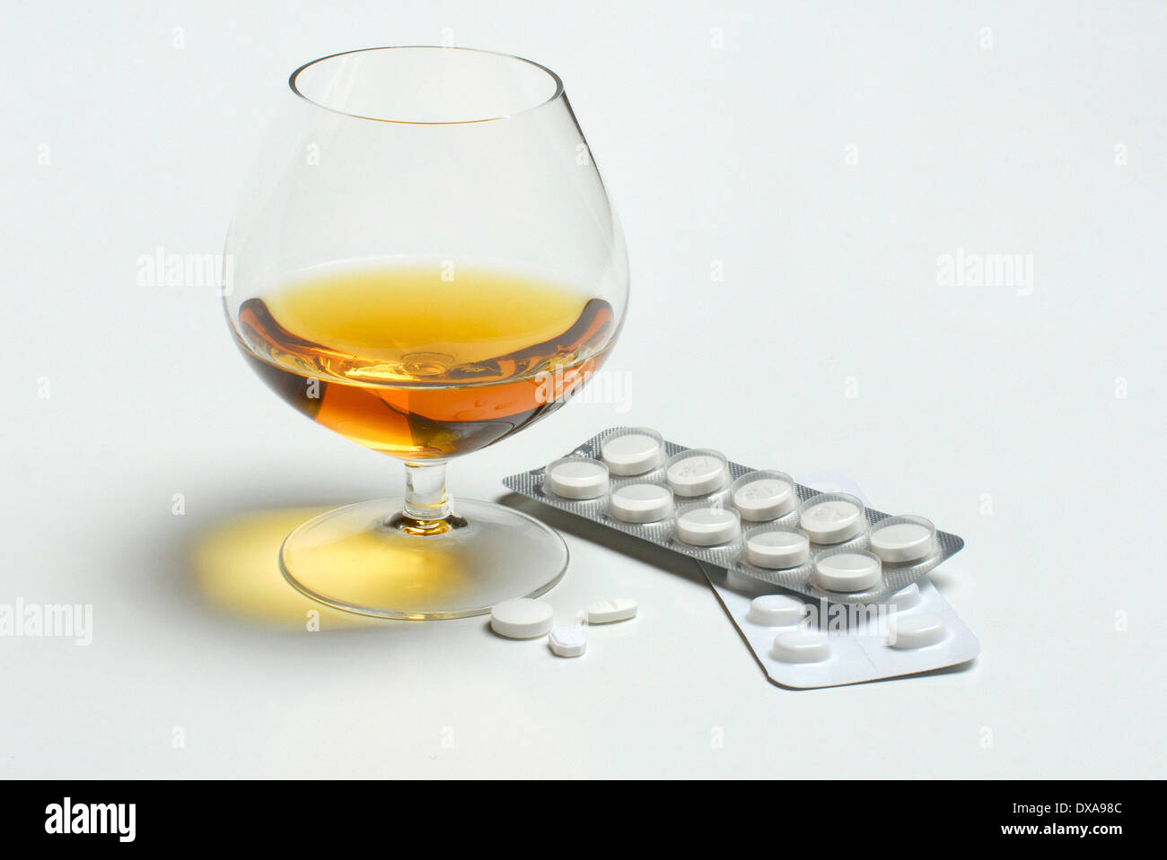 L'alcool et des pilules Banque D'Images