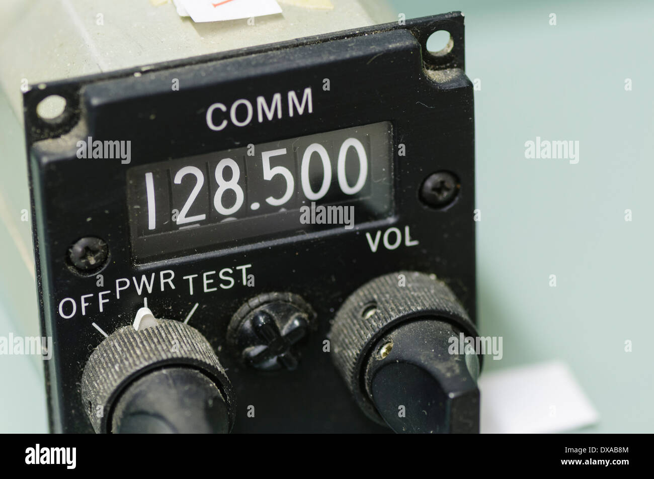 Module émetteur radio VHF à partir d'un panneau de contrôle de l'avion mis à 128,5 MHz Banque D'Images