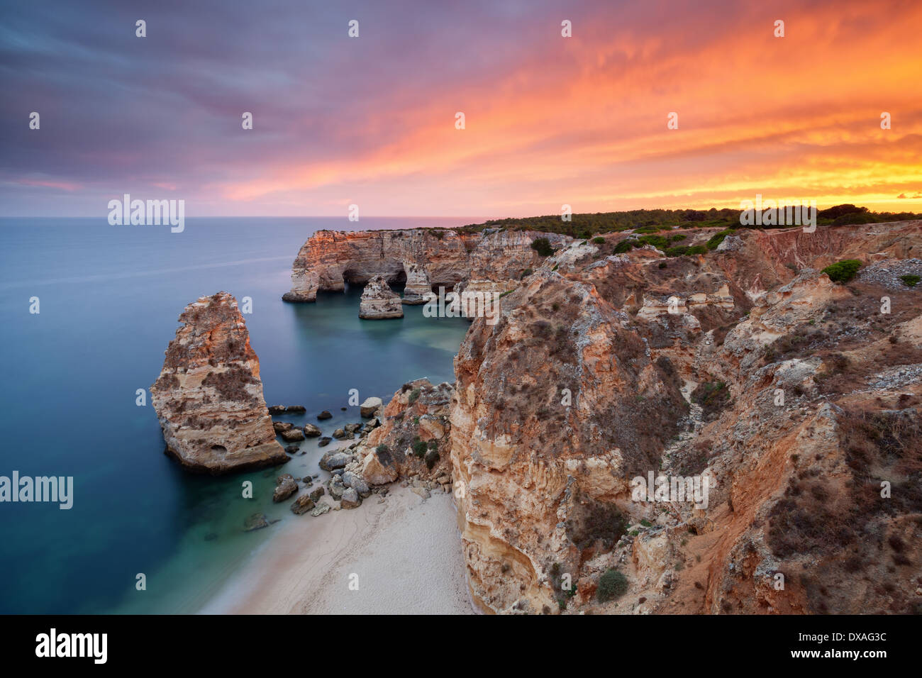 Incroyable Coucher Du Soleil à La Plage De Marinha Algarve