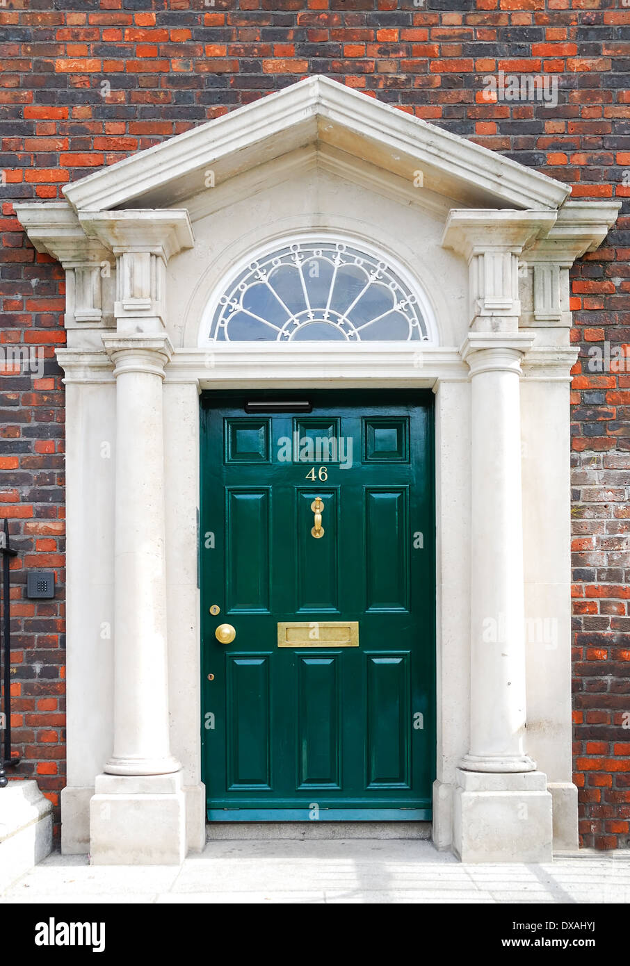 Vue d'une porte verte à Dublin, Irlande Banque D'Images