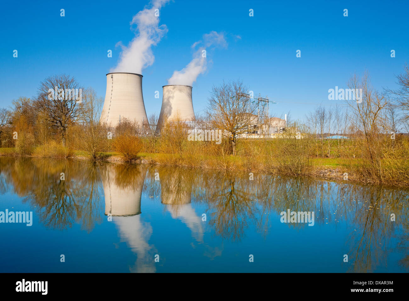 Centrale nucléaire de Belleville, France, au printemps Banque D'Images