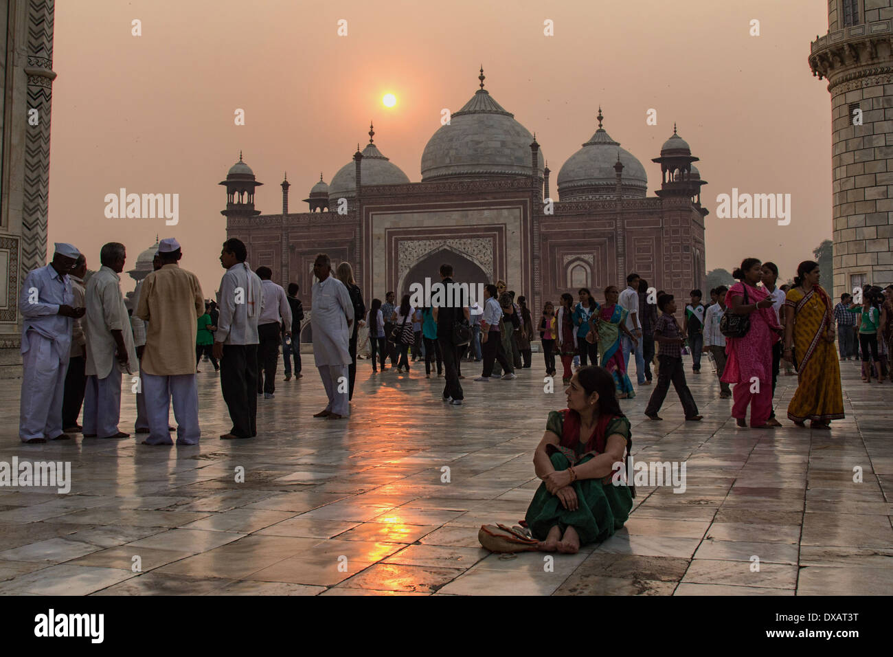 Mehmankhana (guesthouse) dans le Taj Mahal au coucher du soleil à Agra, Inde Banque D'Images