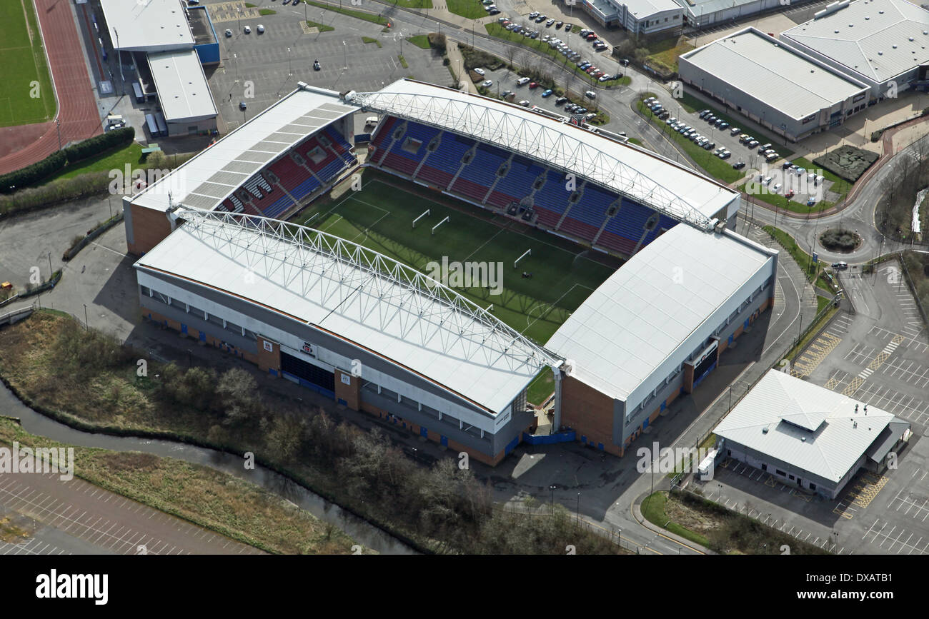 Vue aérienne du Brick Community Stadium (anciennement le DW Stadium) à Wigan, Lancashire Banque D'Images