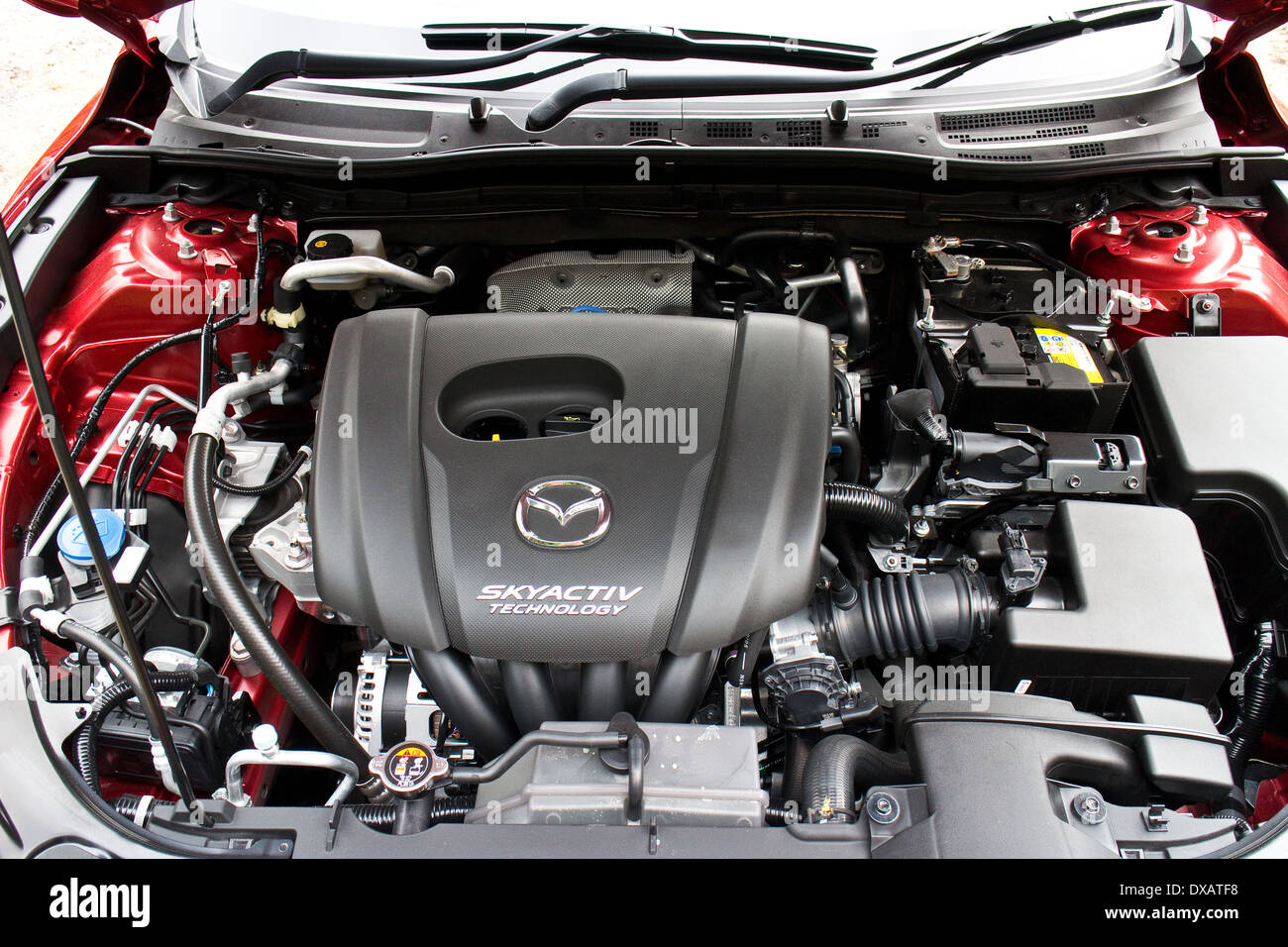 Mazda 6 modèle 2014 de couleur rouge Banque D'Images