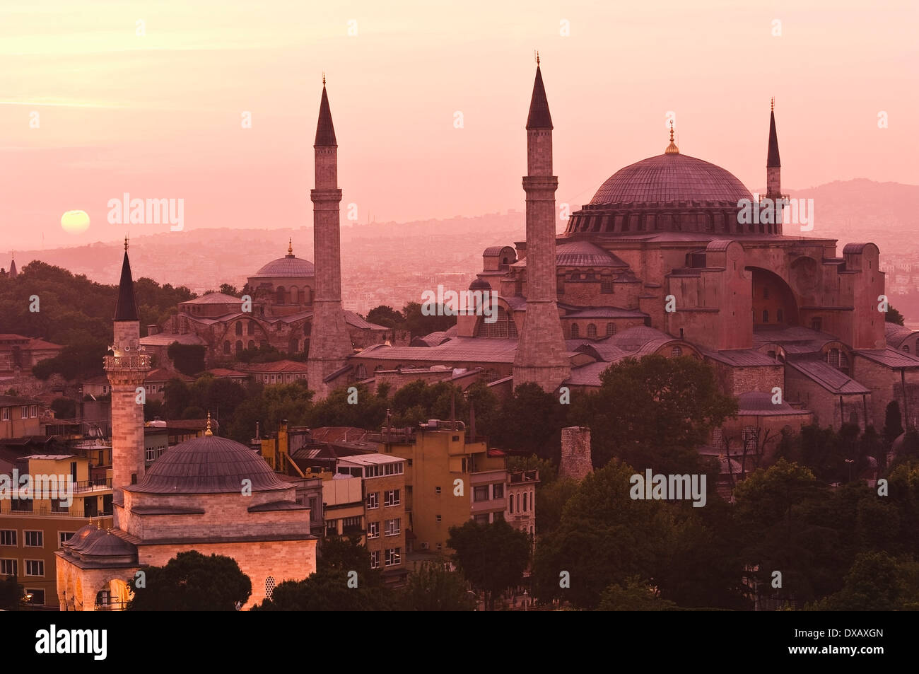 La basilique Sainte-Sophie au lever du soleil, Istanbul, Turquie. Banque D'Images